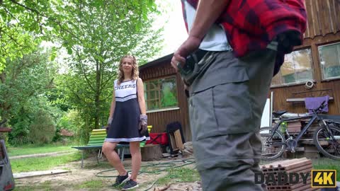 DADDY4K. Babayla buluşma ateşli bir dışarıda seksle sonuçlandı