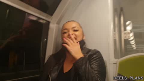 Ukraynalı turist trende 2 yabancı tarafından sikiliyor: Peronda ve otelde fışkırtma!