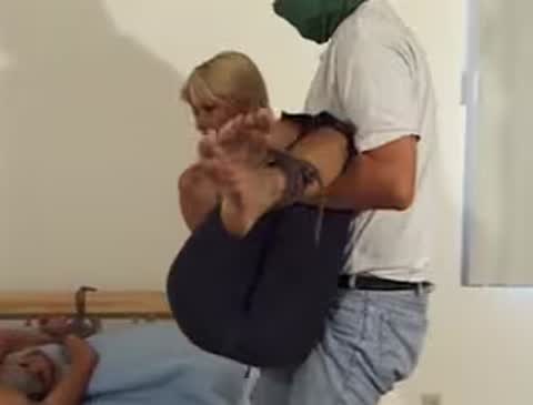 Üvey Anne ve Kızı Bağlı