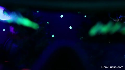 Romi ve Dani Lezbiyen Siyah Işık Eğlencesi