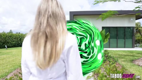 Cory Chase Sizi Çoklu Milf Evrenine Hoş Geldiniz Diyor - TabooHeat