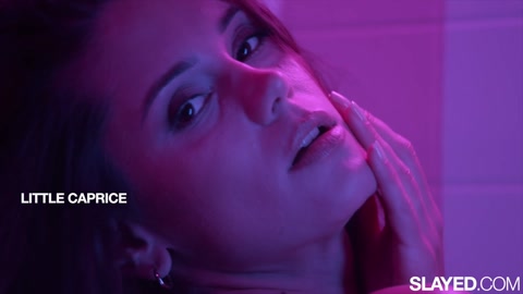 Mükemmel Bebekler Eva Elfie & Little Caprice Birlikte Şiddetli Boşalıyor