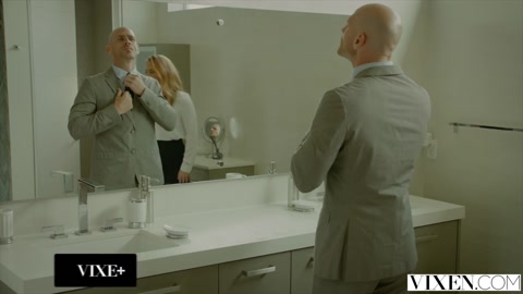 VIXEN Seksi asistan Carter Cruise, patronunun ona istediğini yapmasına izin veriyor