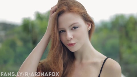 En iyi arkadaşımın üvey kız kardeşini çıplak yüzerken izlerken yakalandıktan sonra sikildim...