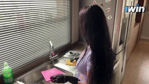 Sıcak Üvey Anne Mutfakta Sikildi